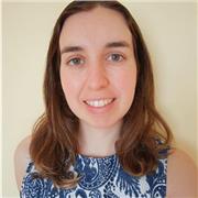 Graduada en bioquímica y ciencias biomédicas y cursando grado en humanidades. Formada en áreas humanistas y científicas